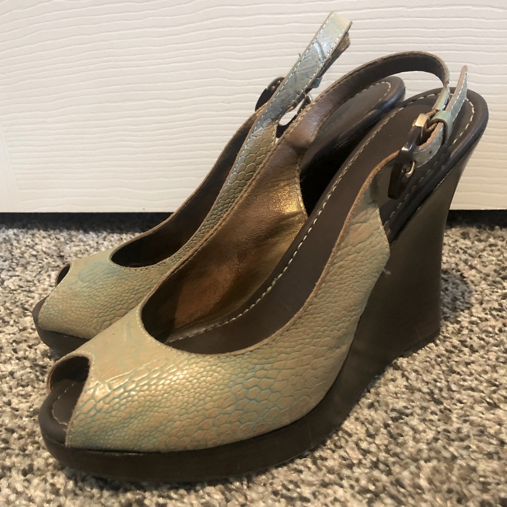 Peep-toe Wedges